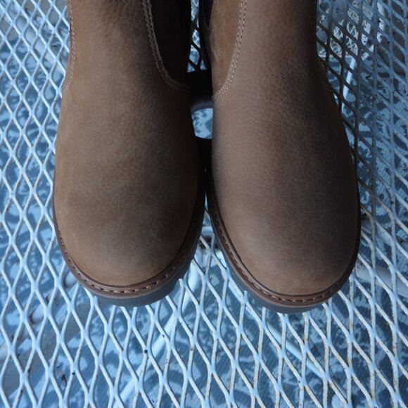 TOMS Men's Light Brown Leather Slip On Chelsea Boots Size 8 NWOB!! - Picture 2 of 8
